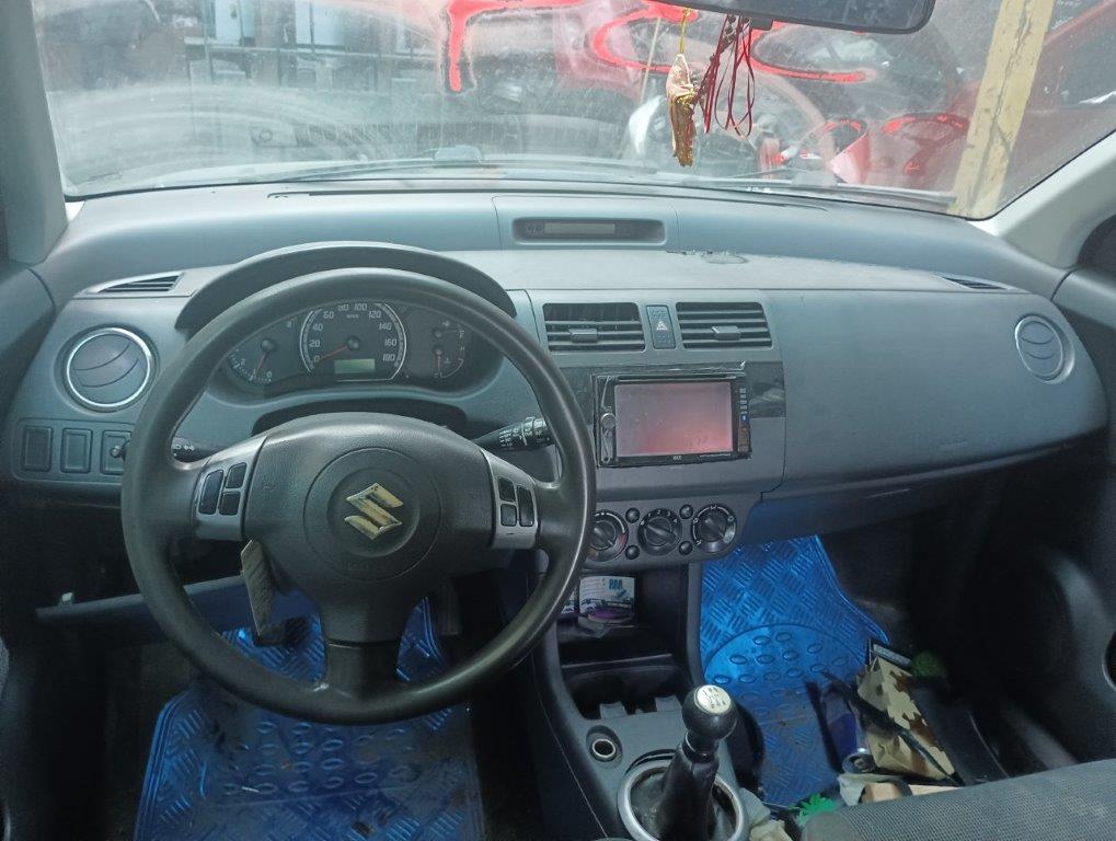  Suzuki SWIFT 2006    EN DESARME